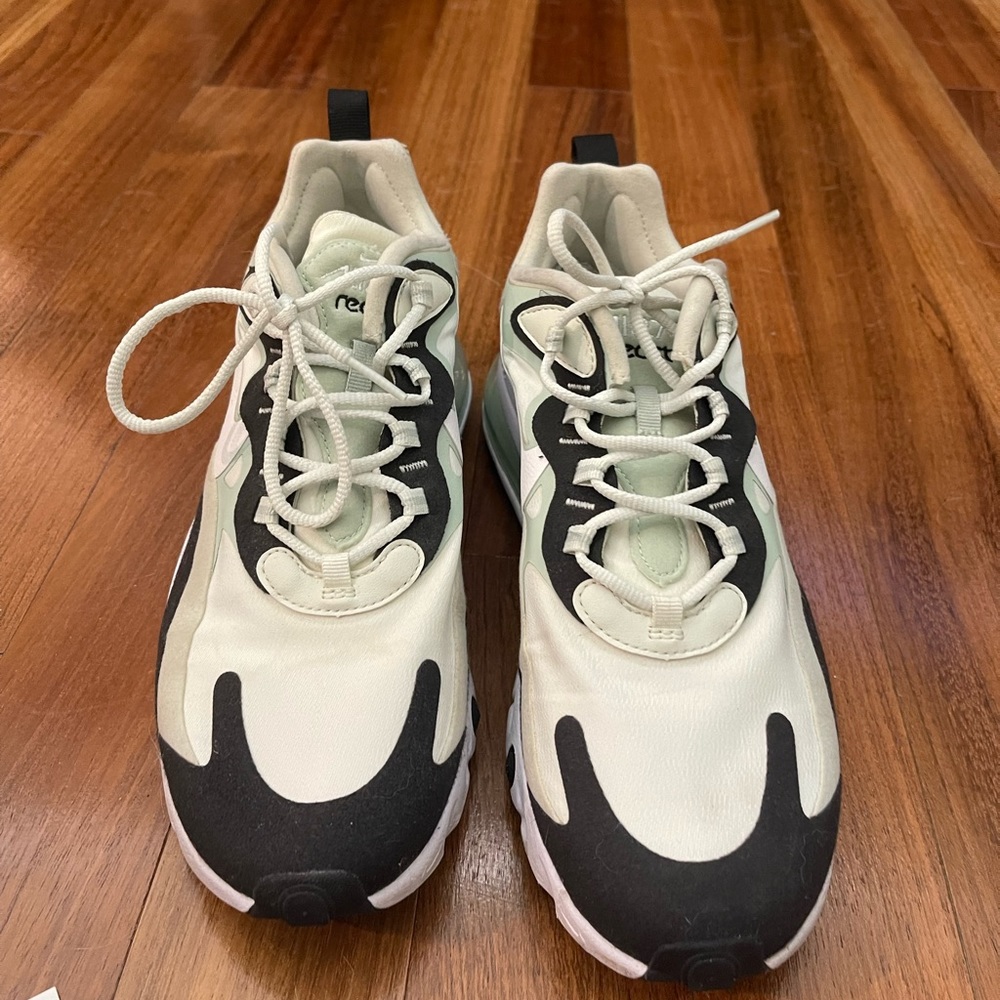 Nike women’s sneakers